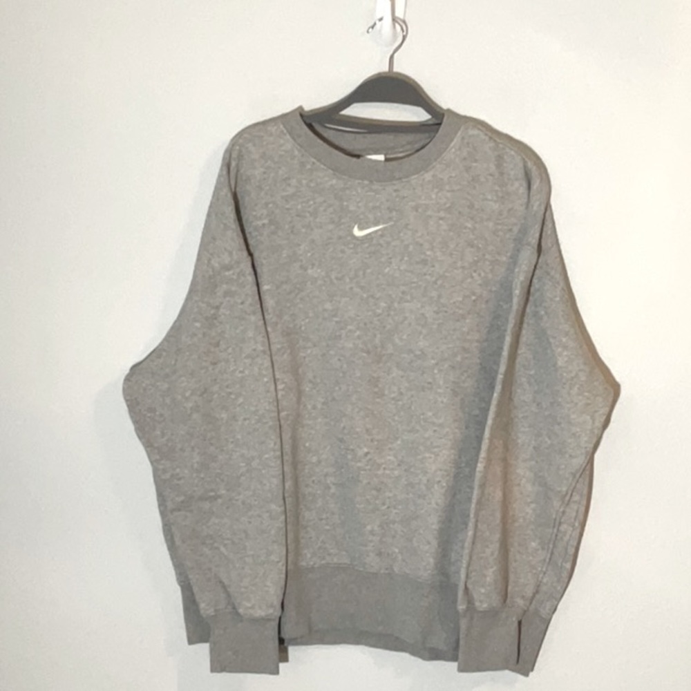 Nike “Old School” sweatshirt
(12.24.74)